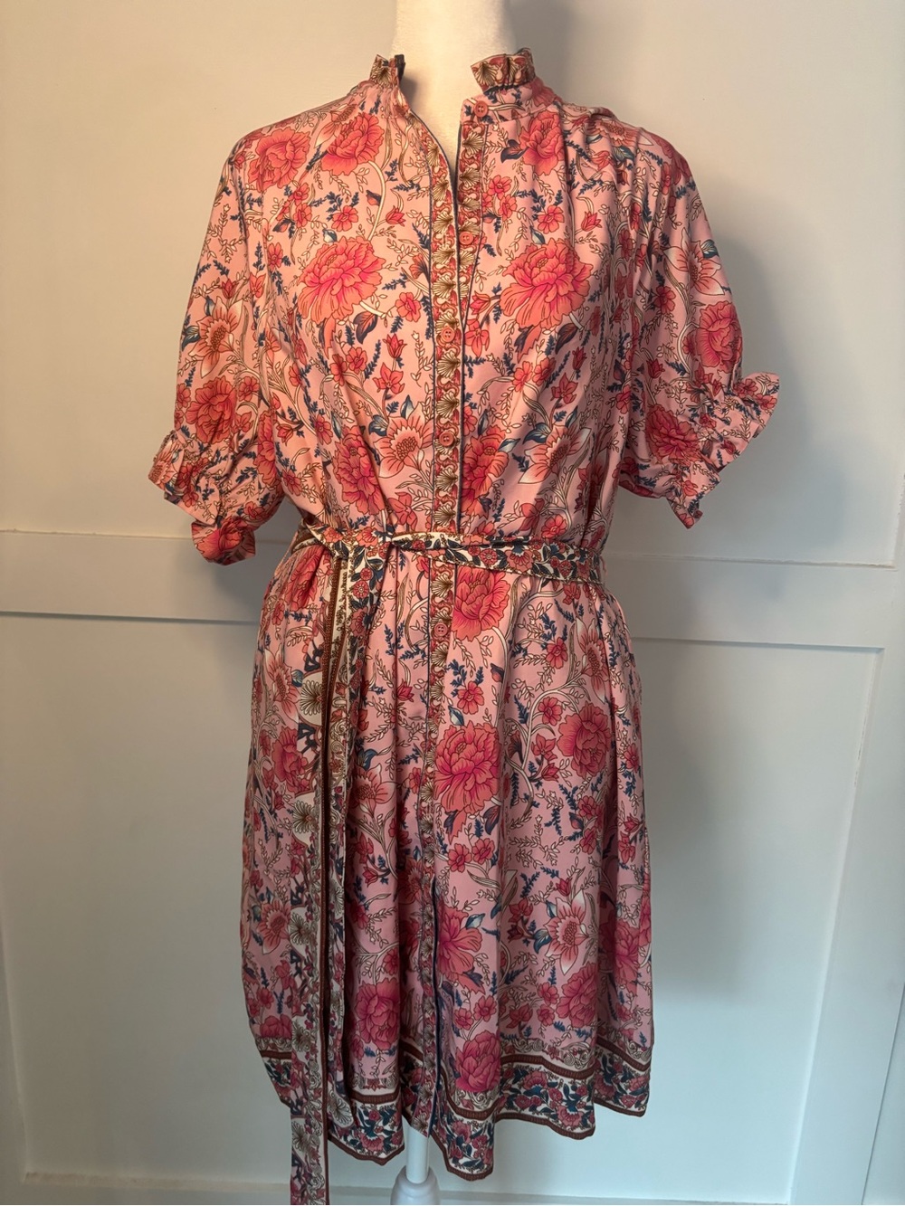Avara Pink Floral Belted Midi Shirt Dress size medium in excellent condition